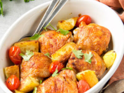 Kippendijen met aardappels uit de oven