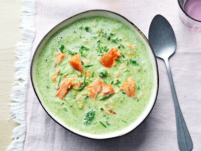 Broccoli crème soep met gerookte zalm