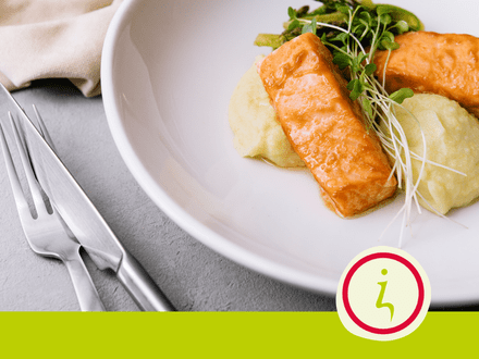 Gemalen zalmfilet met wortel-aardappelpuree